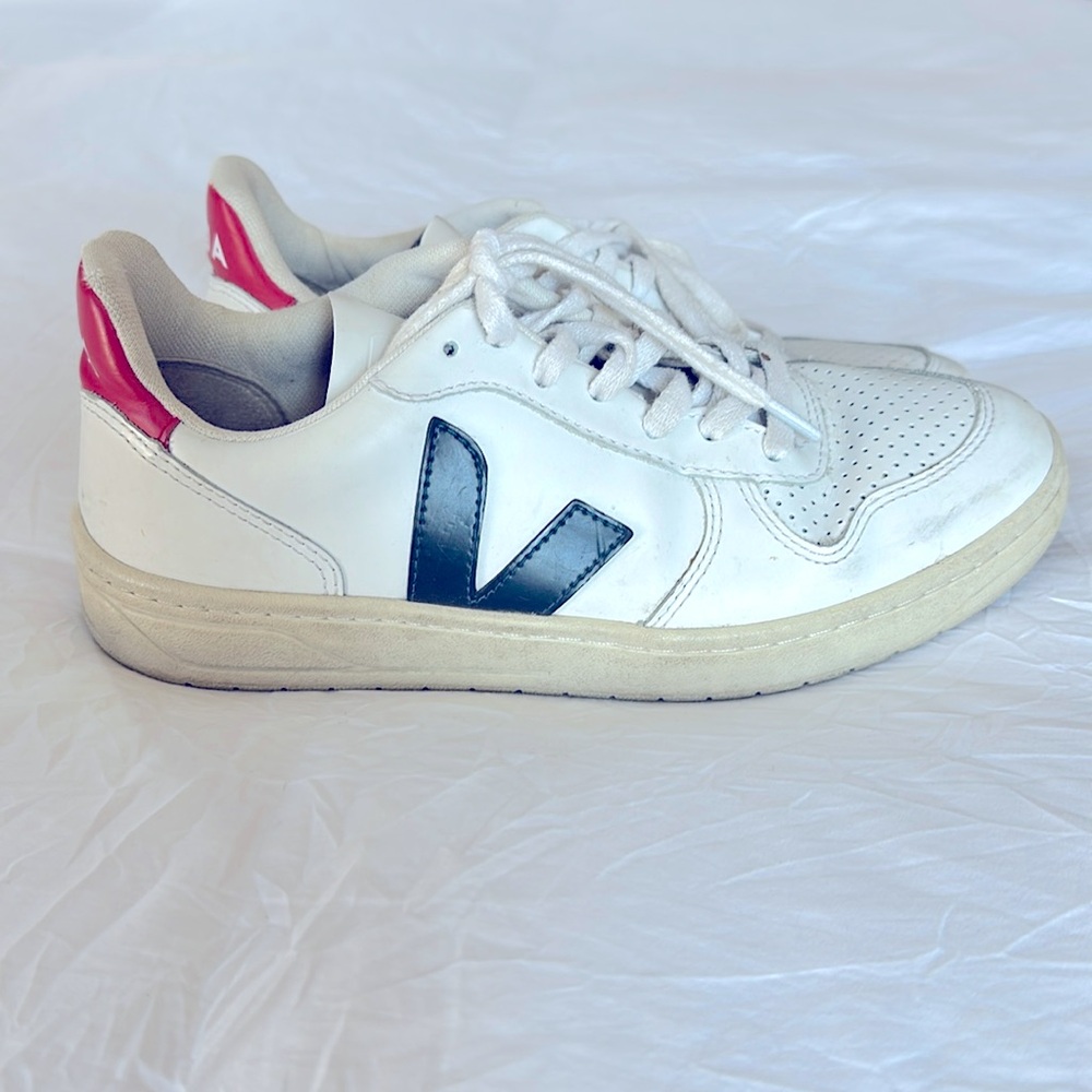 Veja V10 Leather blue and red women’s 7.5